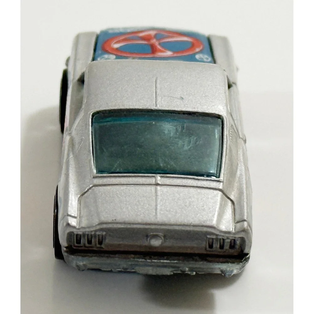 Hot Wheels 1967 Ford Mustang Kids 1:64 Silver Peace Sign United Groove 1968 Base